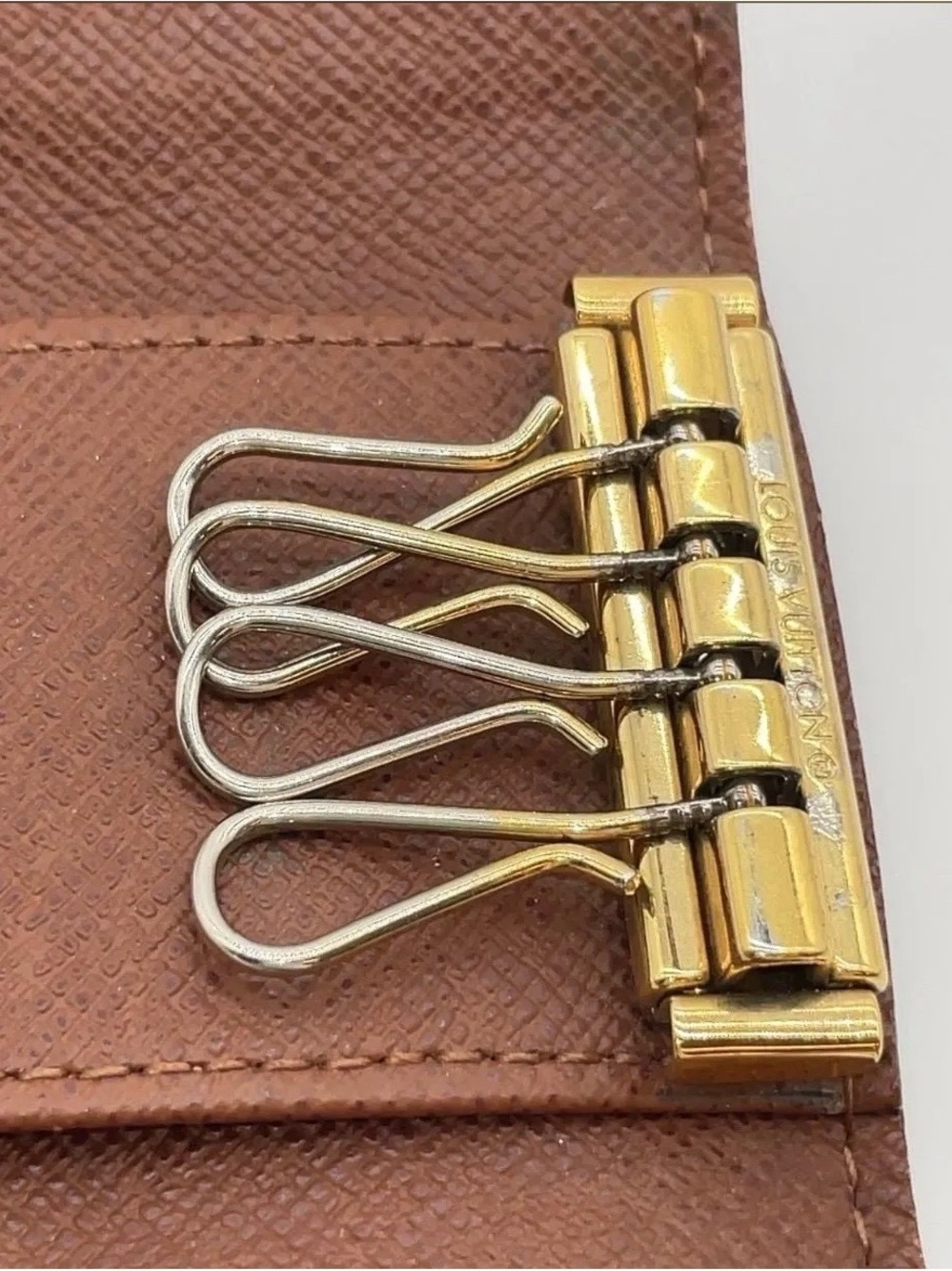 Louis Vuitton Monogram
Multicles 4 Key Case - Picture 7 of 10